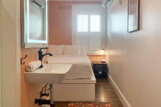 The Cabot Lodge - Beverly - 9