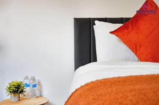 King Beds , CCTV Parking , Relocation and workstays - 4