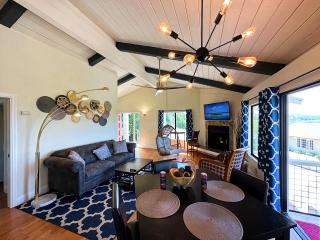 Hilltop Penthouse Cottage with Sweeping Views - 5