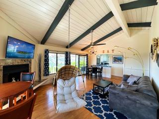 Hilltop Penthouse Cottage with Sweeping Views - 9