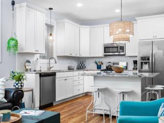 The Heart of TC 2BDR Ground Floor Condo in Downtown TC 2846 - 7