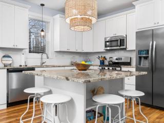 The Heart of TC 2BDR Ground Floor Condo in Downtown TC 2846 - 5