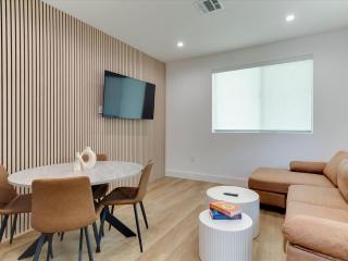 Modern Luxe Retreat Two-Bedroom - 8