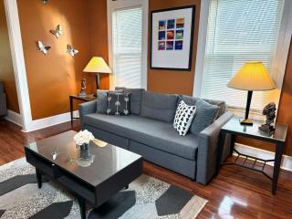 The House Hotels - Huge Ohio City District Home - 5 Minutes from Downtown - W45th1 Upper - Cleveland - 9