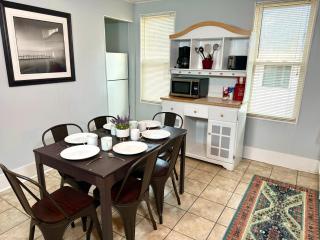 The House Hotels - Huge Ohio City District Home - 5 Minutes from Downtown - W45th1 Upper - Cleveland - 3