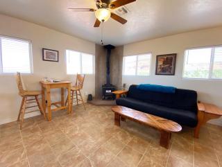 Kanab Barn Loft House on 40 acres Pet Friendly - Kanab - 6