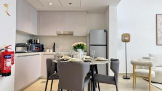 Luna Shore 1BR Yas Island Waterfront Escape - 1