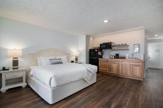 Walkout Beachfront Condo Pointes North Resort 2873 - Traverse City - 8