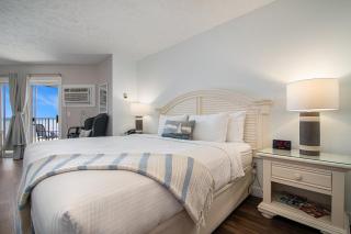 Walkout Beachfront Condo Pointes North Resort 2873 - Traverse City - 1