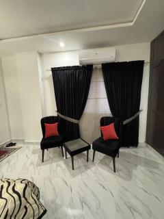 lake facing 2 bed furnished flat - Islamabad - 8