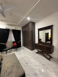 lake facing 2 bed furnished flat - Islamabad - 4