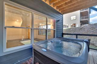 Honeybear Hideaways - Spacious Gatlinburg Cabin with Private Pool, Hot Tub and Game Room - Gatlinburg - 9