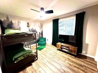 Whimsical Wilderness Lodge - Tobyhanna - 9