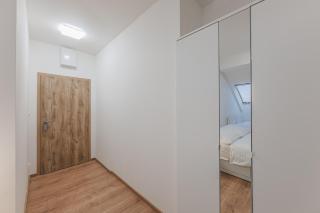 Flat Near Prague Castle Stylish & Prime Location 2 - Prague - 6