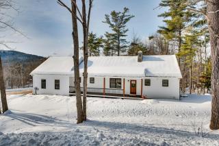 6 Mi to Lake Winnipesaukee New Hampshire Home - 0
