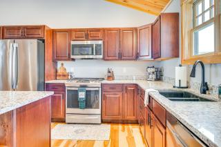 6 Mi to Lake Winnipesaukee New Hampshire Home - 2