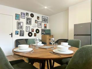 T3 - Route Espagne - Autoroute A64 2min - Parking - 1