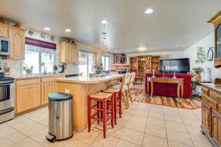 1 Mi to Moses Lake Home with Private Yard and Hot Tub - Moses Lake - 4