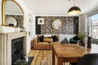 Cosy Central Retreat with Free Parking - 2