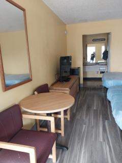 2 Queens Bed Hotel Room 142 - 3