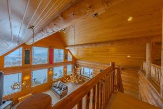 FoxHill Family Lodge Retreat with views from all sides and Hike over a hundred forty acres - - 7