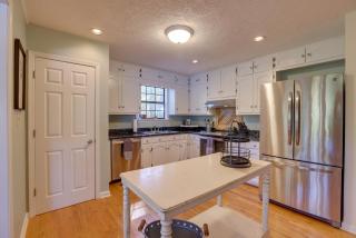 Lakefront Lineville Retreat with Private Dock! - Lineville - 3