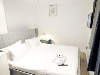 Spacious 3-bedroom Apartment in Northolt near Heathrow - - 1