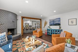 Renovated Cabin Interior Design Gameroom HotTub - Flagstaff - 0