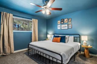 Renovated Cabin Interior Design Gameroom HotTub - Flagstaff - 8
