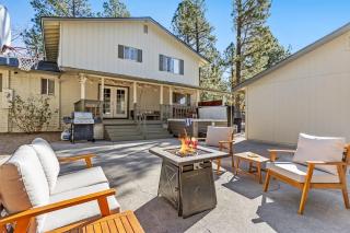 Renovated Cabin Interior Design Gameroom HotTub - Flagstaff - 5