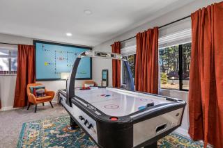 Renovated Cabin Interior Design Gameroom HotTub - Flagstaff - 4