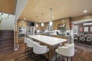 Luxurious Poconos Retreat - Hot Tub, Sauna, Games - East Stroudsburg - 3