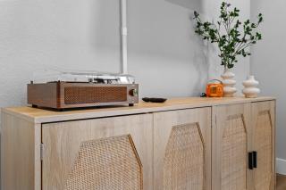 Cozy Escape, King Bd, Gym , Prime Location - 1