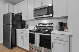 Deluxe Apt, King Bed, Pool, Gym,free "p" - 1