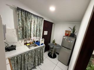 5 min del Aeropuerto SJ CR, con AC, wifi, parqueo, cocina, baño privado - 8