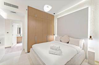 Luxe 1BR in Orchid Creek with Balcony Pool & Gym - 3