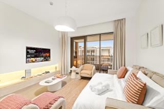 Luxe 1BR in Orchid Creek with Balcony Pool & Gym - 9