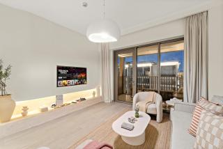 Luxe 1BR in Orchid Creek with Balcony Pool & Gym - 5