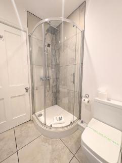 Large family Apartment, walking distance to beach with Private Garden & Parking - Bournemouth - 1