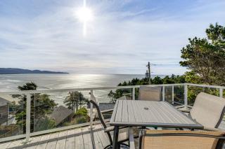 Oceanside Escape with Stunning Views Walk to Beach! - 9