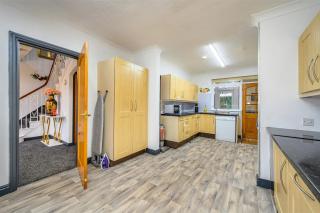-CH- Stylish & Relaxed Stay,Free Parking,Free WiFi - 2