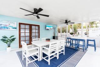 Exclusive complex - Private Heated Pool - 100 Steps to Beach - Village 5 minute walk - Siesta Key - 5