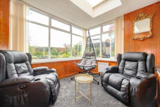 -CH- Stylish & Relaxed Stay,Free Parking,Free WiFi - 1