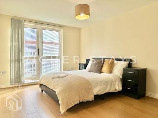 Modern 4-Bedroom House, Families and Contractors - 0