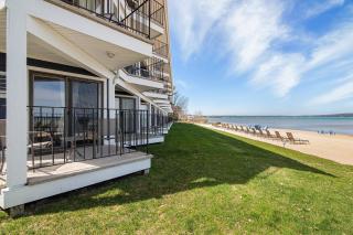 Beachfront Walkout Condo Pointes North Resort 2874 - Traverse City - 5