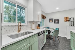 Serene Suburban Oasis 2 Saunas, Office, Parking - Ann Arbor - 2