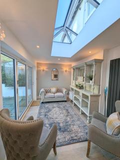 Large family Apartment, walking distance to beach with Private Garden & Parking - Bournemouth - 7