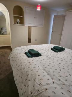 SW20 Serviced Accommodation - Raynes Park - 2