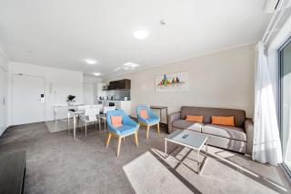 Bright 1-Bed Apartment with Balcony - 8