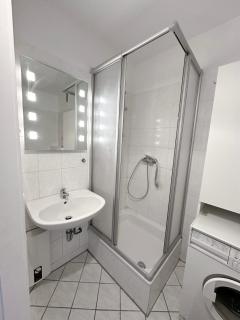 Fancy Apartment with 4K TV for 3 people and 2 people sleep couch - includes kitchen - - 3